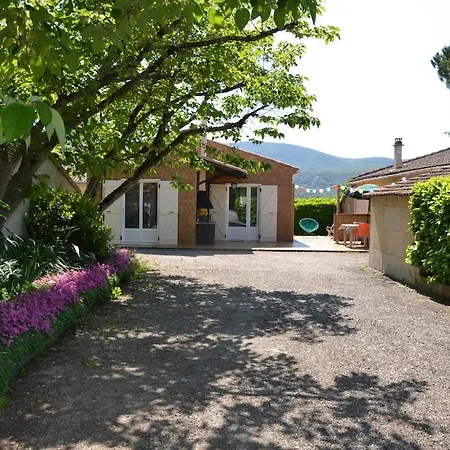 Avec Barbecue Et Terrasse Clos